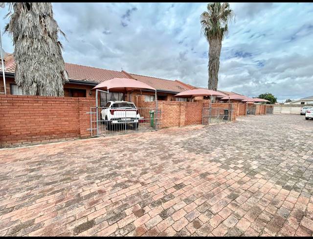 2 BEDROOM TOWNHOUSE FOR SALE IN ANNADALE